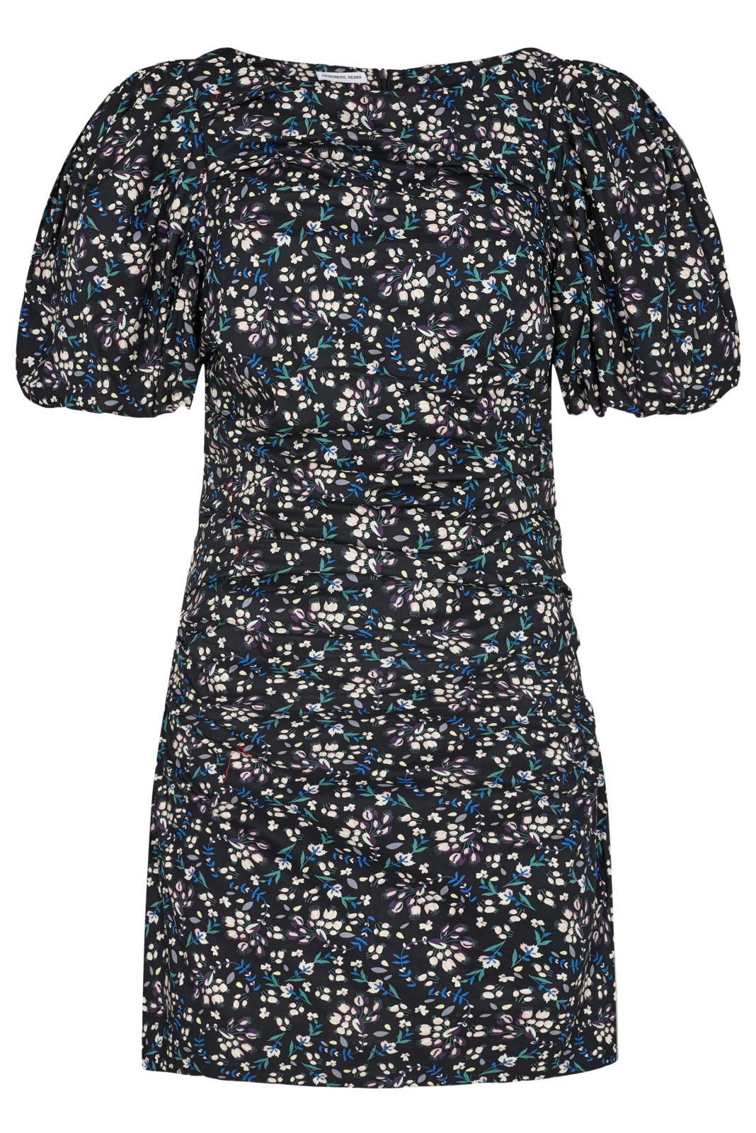 Designers Remix Sandrine Print Puff Dress Black Flower Print Lekker kort kjole med blomsterprint laget i bomullskvalitet. Kjolen har en ettersittende passform med flatterende draperinger foran og bak ...